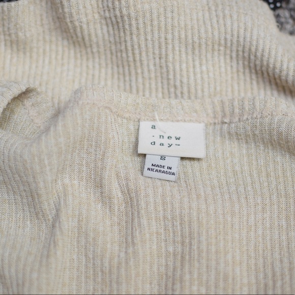 Neutral Ribbed Tee - Picture 4 of 4